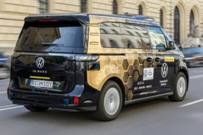 Autonomiczny Volkswagen ID. Buzz na ulicach Monachium