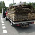 Z Daily rozładowali 2500 kg desek. Mandat 1 zł za każdy 1 kg