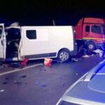 Trafic uderzył w tył ciężarówki – 1 osoba nie żyje a 4 są ranne