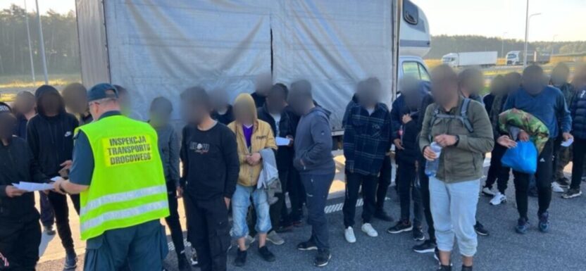 ITD ściągnęło do sprawdzenia Movano. Na pace były 43 osoby