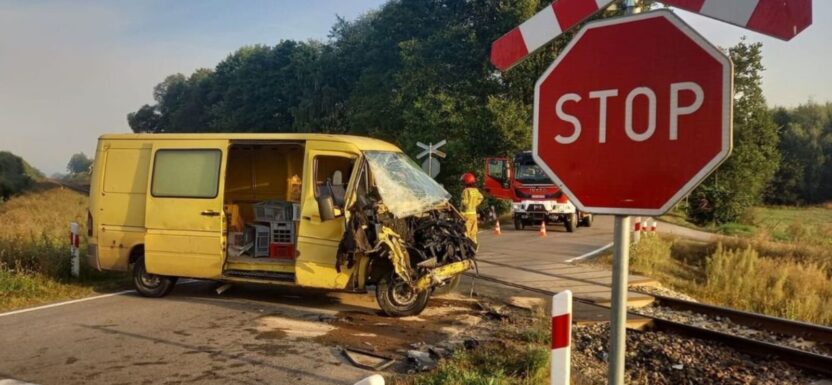O tej godzinie pociąg nigdy nie jeździł - tłumaczył kierowca busa