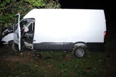 Ale orły… Wjechali busem w drzewo – pijani jechali po alkohol