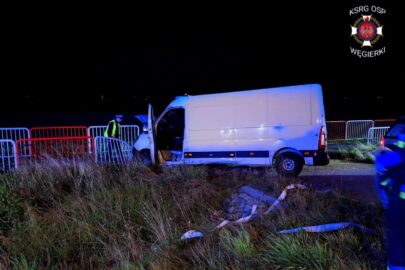 Kierowca Renault Master zjechał z drogi. Powodem zmęczenie