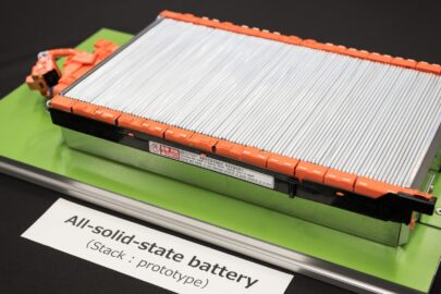 Toyota rozpocznie produkcję baterii ze stałym elektrolitem