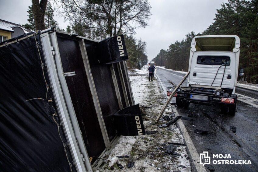 Aż wyrwało zabudowę z Daily. Kierowca doki wjechał w Toyotę