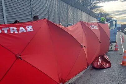 Ciało wypadło na pakę. Furgonem przewożono zwłoki