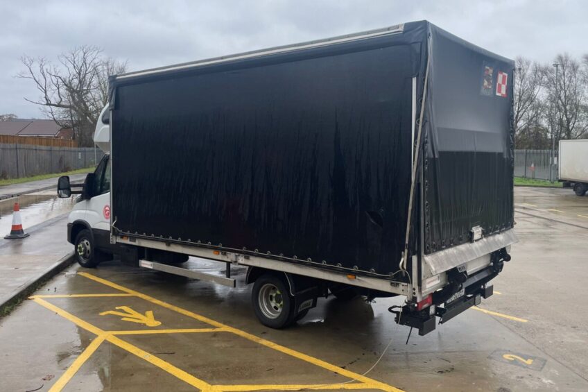 Jeden dzień i dwa przeładowane na pusto busy z Polski