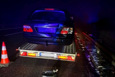 Laweciarzowi zabrakło paliwa. Pomogli policjanci