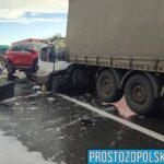 Na A4 Daily z SUV-em na najeździe uderzył w tył naczepy