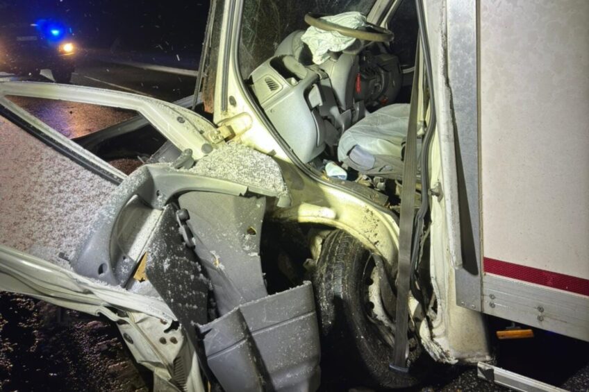 Na DK 10 Passat wjechał w Boxera. Nie żyje 1 osoba