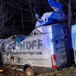 Oskalpowany Transit w rowie - kierowca nie wymagał hospitalizacji