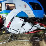 Śmierć na przejeździe kolejowym. Nie żyje kierowca Citana