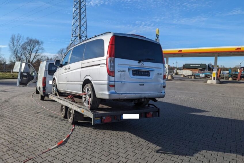 Krnąbrny kierowca zestawu na B+E – wpadł dwa razy