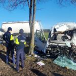 Tragiczny wypadek na DK 74. Bus uderzył w 40-tonowy zestaw