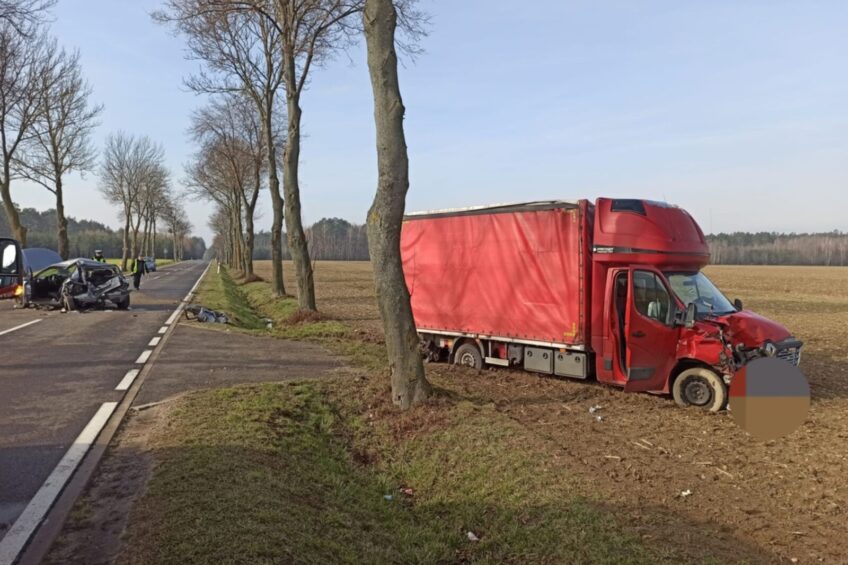 Bus wjechał w osobówkę. Ranne 3 osoby w tym dziecko