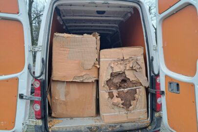 Crafter wypełniony nielegalnym towarem. Kierowca zatrzymany