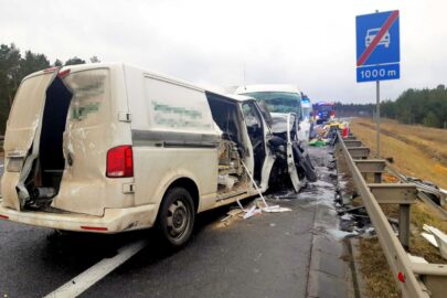 Fatalne zderzenie dwóch dostawczaków na ekspresówce