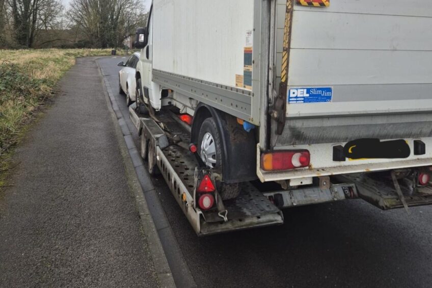 Insignia z Jumperem na haku – tak się bawią Anglicy