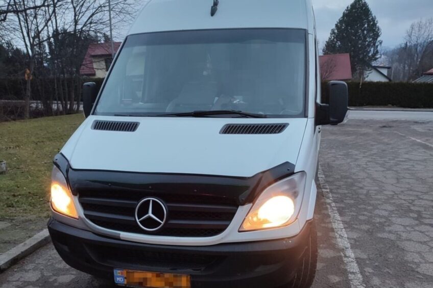 Kierowca stracił prawo jazdy a pasażerowie z mandatami