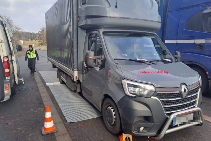 Kontrole wagowe u Czechów. Jeden kierowca busa stracił tablice