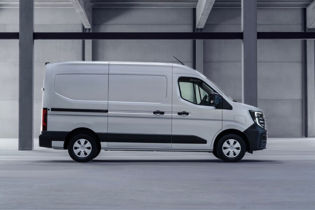 Nissan Interstar jednak z silnikiem Diesla. No i elektryk też będzie