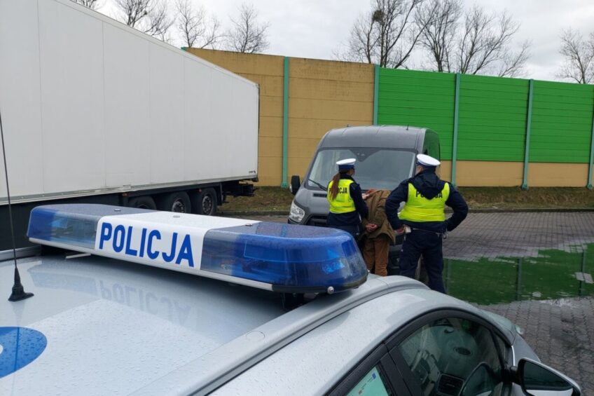 Skradziony Ford Transit odzyskany pod Wieruszowem