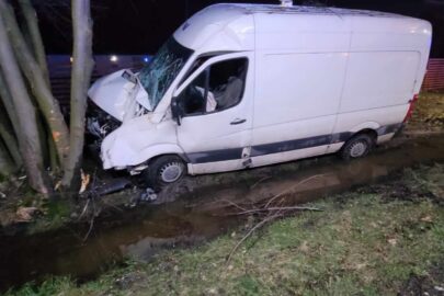 Crafter wypadł z drogi – kierowca był kompletnie pijany