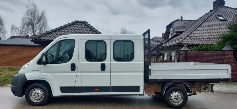 Fiat Ducato triple cab - 9-osobowa brygadówka z otwartą paką
