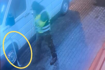 Mistrz kamuflażu :) Oklejenie eLTona taśmą nic nie dało