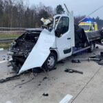 Na A4 bus uderzył w naczepę. Służby miały problem z dojazdem 1