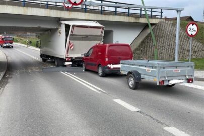 W „solówkę” wiozącą wiadukt uderzył kierowca Berlingo