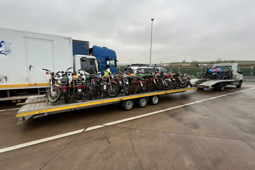 Wstrzymany transport Simsonów – brak karty kierowcy i licencji