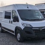 Brygadówka czy minibus – które auto lepsze dla ekipy budowlanej