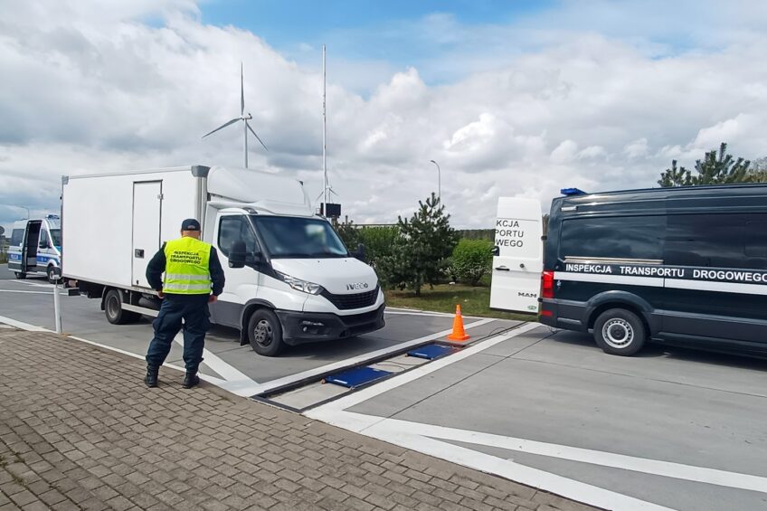 Jeden ważył na pusto 3450 kg a drugi 3900 kg. Też na pusto