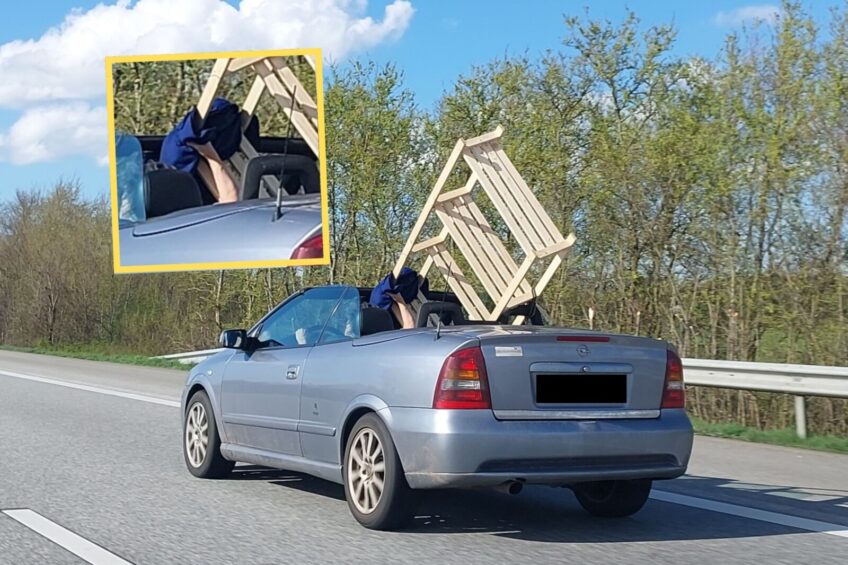 Klient sobie sam poradził. Cabrio na A7 z półką trzymaną ręką