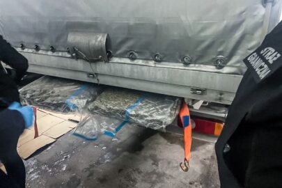 Narkotyki ukryte pod ładownią busa. Kierowca zatrzymany