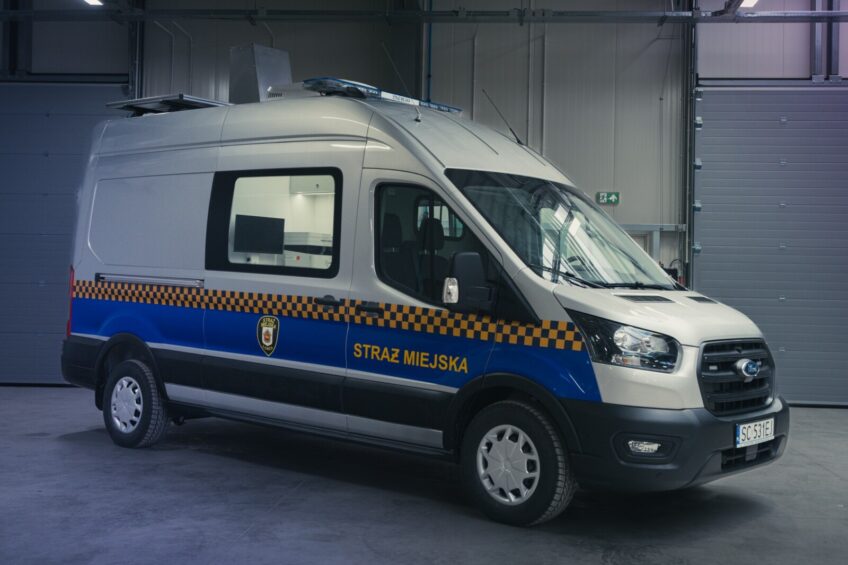 Ford Transit za 900 000 zł. To mobilne laboratorium Straży Miejskiej