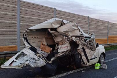 Karambol na A2 z udziałem 5 aut. Zginęła pasażerka Fiata Doblo