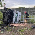 Kierowca dostawczej Toyoty po narkotykach uderzył w drzewo