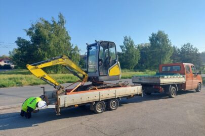 Niesprawny Volkswagen LT a przyczepa przeciążona