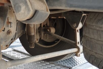 Odpięty amortyzator i pęknięta szyba a na wadze prawie 10 ton