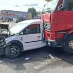 Karambol w Gdyni. Kierowca tego VW Caddy przeżył