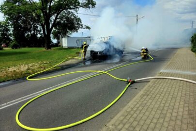 Lublin w ogniu. Przewożący ule dostawczak spłonął doszczętnie