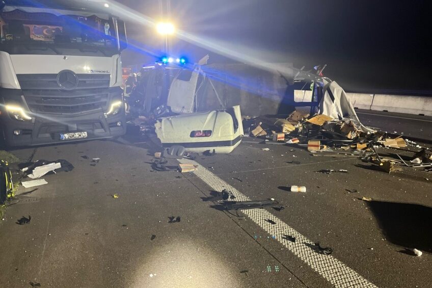 Pod Eisenach bus najechał na zestaw. Kierowca w stanie ciężkim