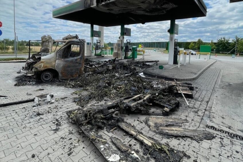 Pożar busa na stacji paliw na MOP Lubień Północ