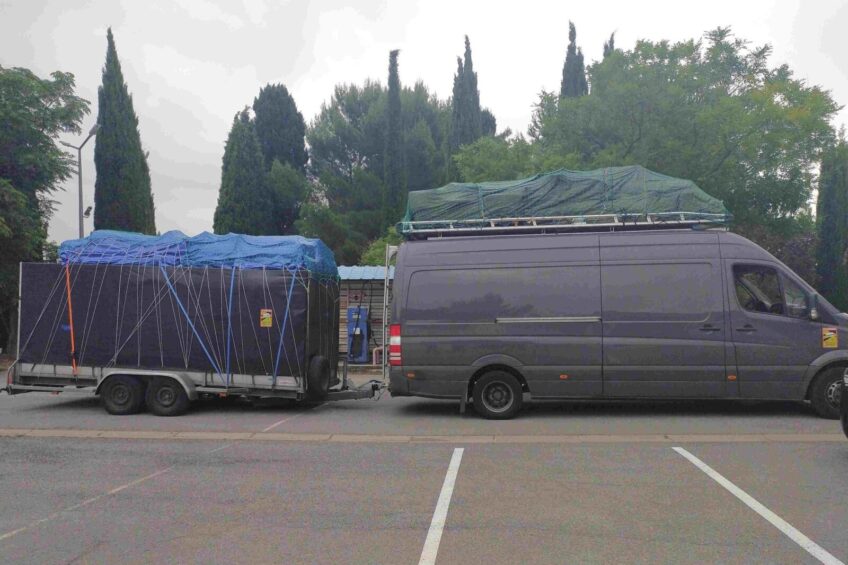 Przeładowany Sprinter z przyczepą. Wyszło prawie 12 ton