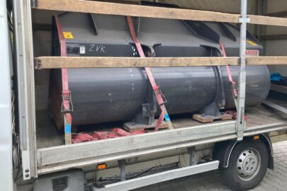 Za ciężki ładunek uszkodził podłogę zabudowy busa