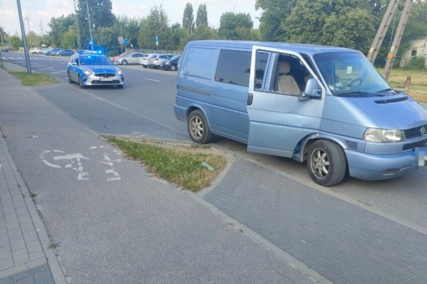 Hulajnogą wjechał w VW Transportera. Dostał wysoki mandat