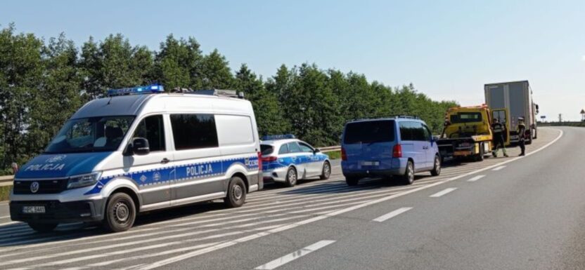 Kierowca Vito po alkoholu. Znajomy laweciarz też po alkoholu