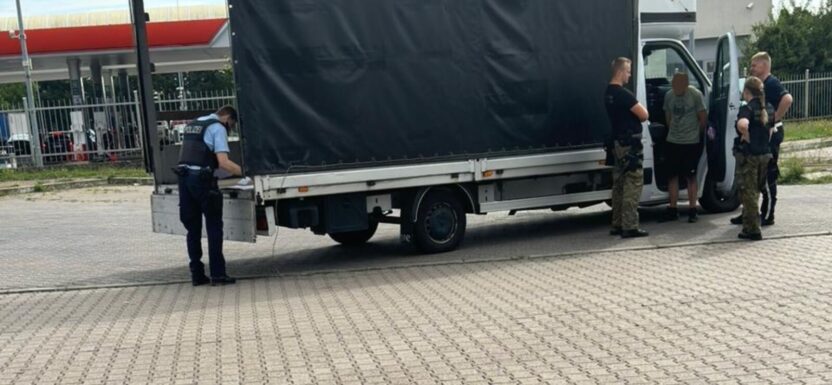 Kradziony John Deer za firanką busa zatrzymanego w Kołbaskowie